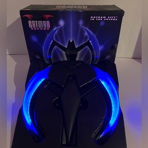 NECA BATMAN Beyond BATARANG Replica Featuring LIGHT UP Wings Gotham City Future